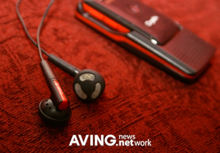 Illustration for article titled U&I UIBS700 Stereo Bluetooth Headset has Plug-in speakers, Necklace Design